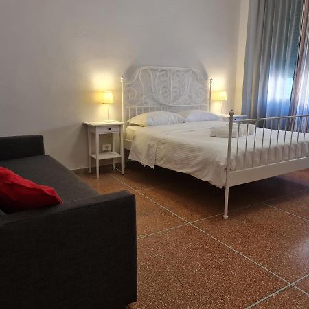 Lc Gramsci Guest House Self Check-In Пиза Екстериор снимка